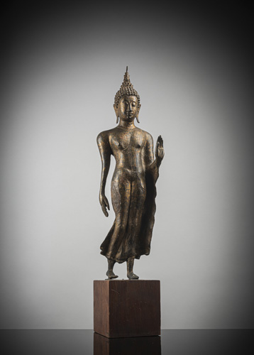 <b>A GILT-LACQUERED BRONZE FIGURE OF BUDDHA SHAKYAMUNI</b>