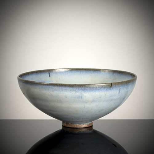 <b>A large sky-blue-glazed 'junyao' bowl</b>