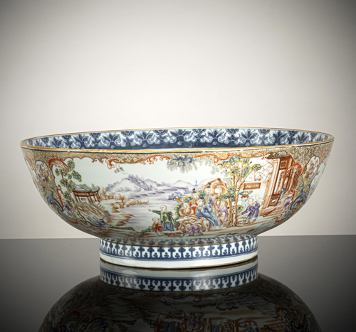 <b>A large 'famille rose' porcelain punch bowl with fine figural decoration</b>