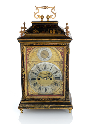 <b>Kleine Kommodenuhr mit Chinoiserie-Dekor</b>