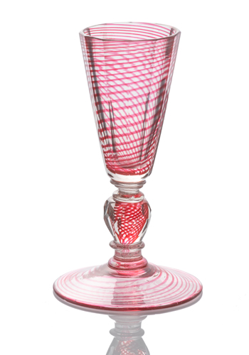 <b>Pokal mit roter Faden-Einschmelzung</b>