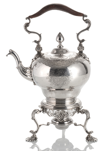 <b>George II Teekanne auf Rechaud</b>