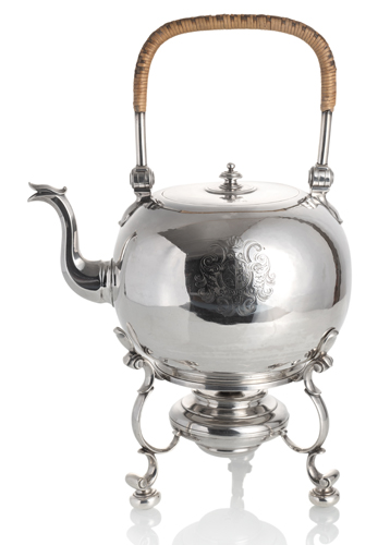 <b>George I Teekanne und Rechaud</b>