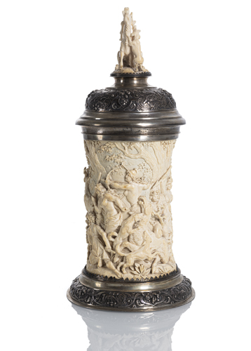 <b>Großer Elfenbein-Humpen mit Mythologischen Szenen</b>