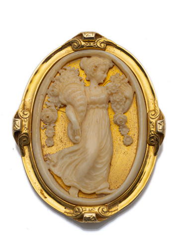 <b>Neoklassizistische Brosche mit Flora</b>