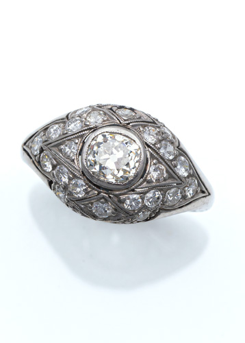 <b>Vintage Ring mit Diamanten</b>