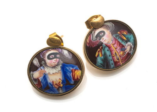 <b>Paar Ohrgehänge mit Emailleplaketten 