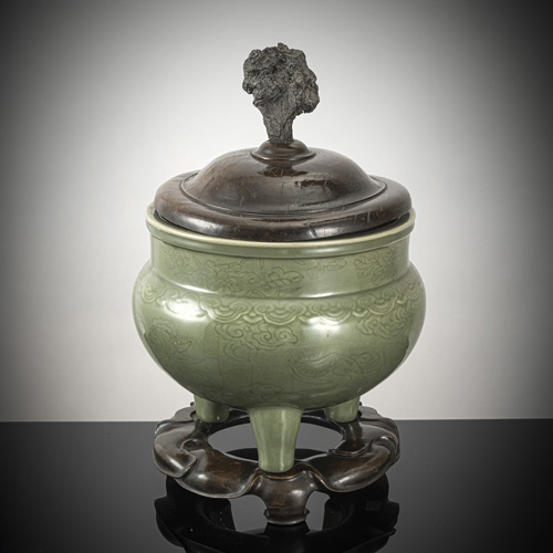 <b>A large tripod celadon censer with cloud, bat, and flower decoration</b>
