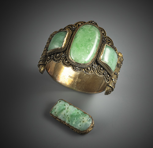 <b>A SILVERGILT JADE SET BANGLE AND A BROOCH</b>
