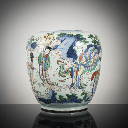 <b>A large 'famille verte' jar with court ladies and phoenix</b>
