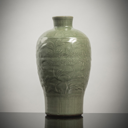 <b>A Longquan meiping with celadon glaze of chrysanthemums and foliage</b>