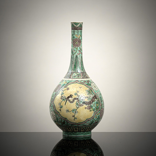 <b>Small bottle vase with 'Famille verte' decoration of birds, various flowers and foliage</b> <b>Small bottle vase with 'Famille verte' decoration of birds, various flowers and foliage</b>