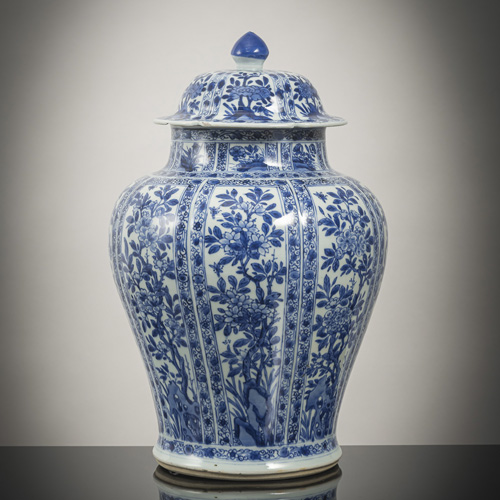 <b>A blue and white lidded porcelain lidded vase with eight rectangular floral cartouches</b>