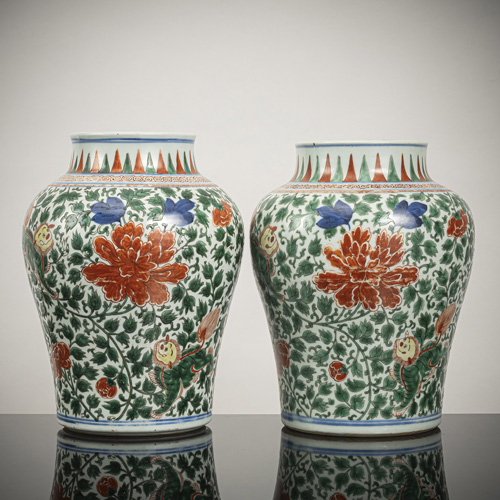 <b>A pair of lion and peony 'wucai' porcelain jars</b>