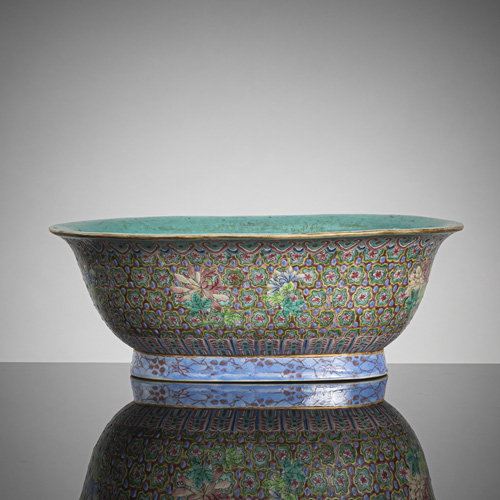 <b>An oval porcelain bowl with floral decoration and turquoise glaze</b> <b>An oval porcelain bowl with floral decoration and turquoise glaze</b>