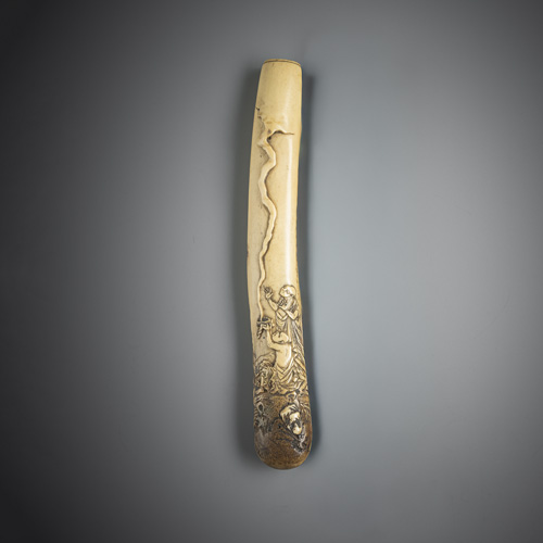 <b>A group of three kiseruzutsu, partly worked in staghorn/wood, one decortated with Handaka Sonya</b>