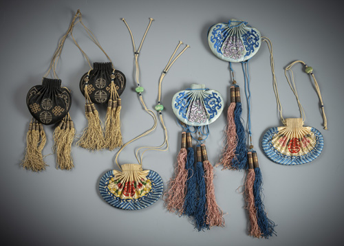 <b>Three pairs of fragrance pendants with flowers, dragons, and the symbol for long life</b>