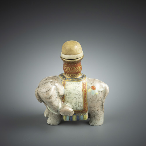 <b>A fine porcelain snuff bottle in the shape of an elephant with polychrome painting in gold</b>
