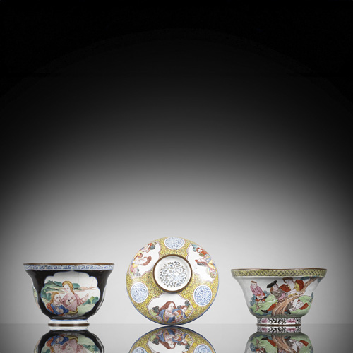 <b>A group of enamel works with two tea bowls, a lid and a bowl, partly decorated with foreigners</b>