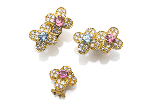 <b>SMALL COLLECTION OF EAR JEWELLERY</b> <b>SMALL COLLECTION OF EAR JEWELLERY</b>