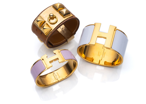 <b>HERMÈS Armreifkonvolut „Clic Clac H“, Clic H“ & „Collier de Chien 24“</b> <b>HERMÈS Armreifkonvolut „Clic Clac H“, Clic H“ & „Collier de Chien 24“</b>