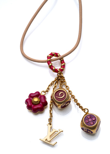 <b>LOUIS VUITTON „Blooming“ Anhänger mit Lederkette</b> <b>LOUIS VUITTON „Blooming“ Anhänger mit Lederkette</b>