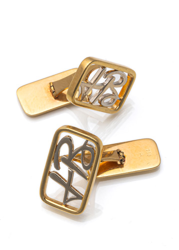 <b>PAIR OF BICOLOUR CUFFLINKS WITH INITIALS