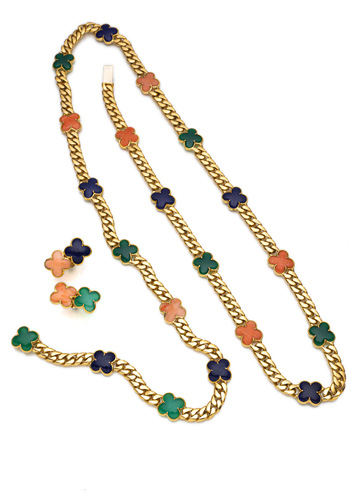 <b>Coloured gemstone jewellery set in the style of Van Cleef & Arpels</b> <b>Coloured gemstone jewellery set in the style of Van Cleef & Arpels</b>