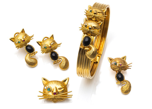 <b>JEWELLERY SET IN THE STYLE OF VAN CLEEFS & ARPELS</b> <b>JEWELLERY SET IN THE STYLE OF VAN CLEEFS & ARPELS</b>