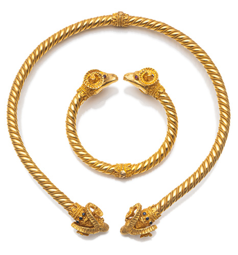 <b>JEWELRY SET IN ANTIQUE STYLE</b> <b>JEWELRY SET IN ANTIQUE STYLE</b>