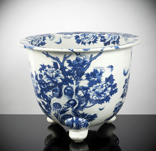 <b>A large blue and white porcelain jardinière with floral and butterfly decoration</b>