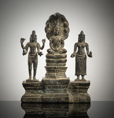 <b>A BRONZE GROUP OF BUDDHAMUCHALINDA, LOKESHVARA AND PRAJNAPARAMITA</b>