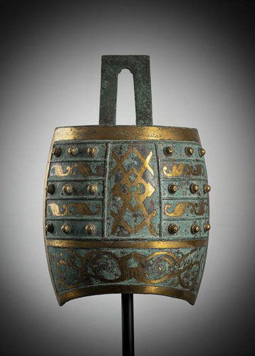 <b>A part-gilt bronze bell 'niuzhong'</b>