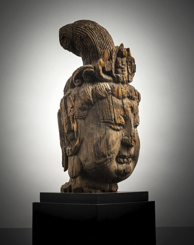 <b>A LARGE WOOD HEAD OF GUANYIN</b>
