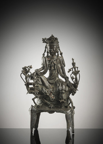 <b>Fine bronze of Guanyin on a throne</b>