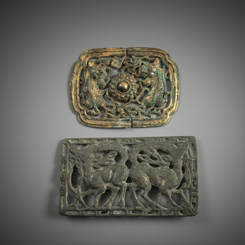 <b>A bronze plaque with opposing deer and belt buckle in filigree and gilded bronze</b>