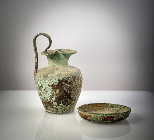 <b>Bronzekanne und Schale</b>