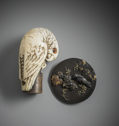 <b>Netsuke of a parrot made of maritime  ivory and kagamibuta plate</b>