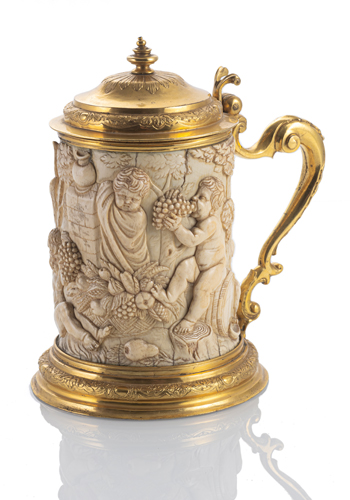 <b>Elfenbein-Humpen mit Jahreszeiten-Darstellungen</b>