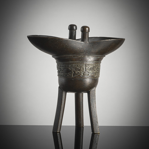 <b>An archaic-style bronze vessel 'jue'</b>