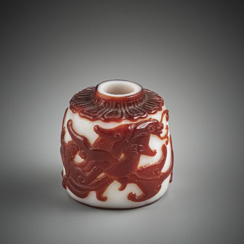 <b>A small brush washer made of white Peking glass with red overlay by Chilong</b>