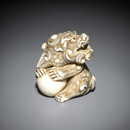 <b>Fine netsuke of a shishi with ivory ball</b>
