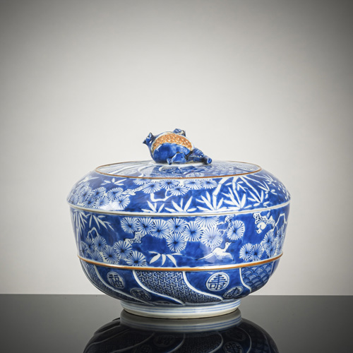 <b>Rare porcelain lidded box in the 'Shonzui' style</b>
