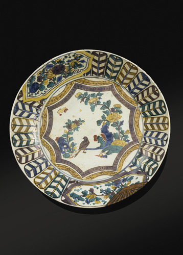 <b>An exceptionally rare Ko-Kutani porcelain charger</b>