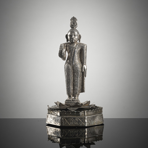 <b>A LOW ALLOY SILVER  FIGURE OF BUDDHA SHAKYAMUNI</b>
