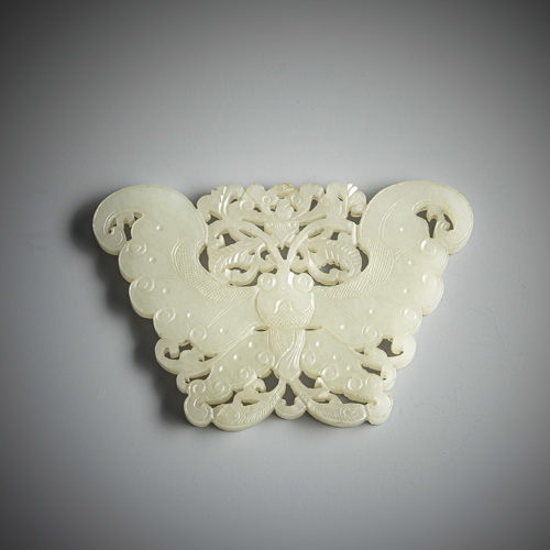 <b>Excellently carved light green jade pendant in the shape of a butterfly</b>