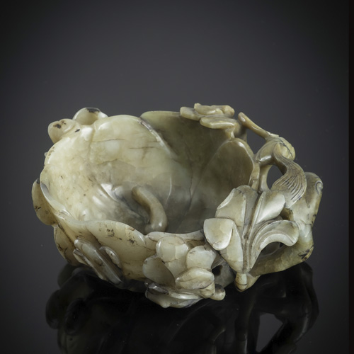 <b>Beautiful magnolia brush washer made of green-brown jade carved in high relief</b>