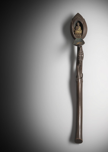 <b>A WOOD STAFF IN THE SHAPE OF A LOTUS FLOWER</b>