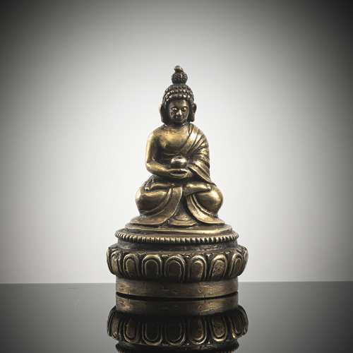 <b>A bronze figure of Buddha</b>