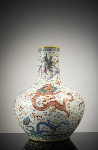 <b>A large 'famille rose' 'nine dragons' porcelain vase 'tianqiuping'</b> <b>A large 'famille rose' 'nine dragons' porcelain vase 'tianqiuping'</b>